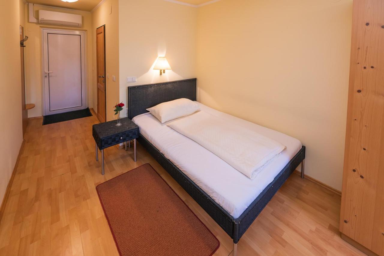 Ferien Beim Treiber Hotel Бад Татцмансдорф Екстериор снимка